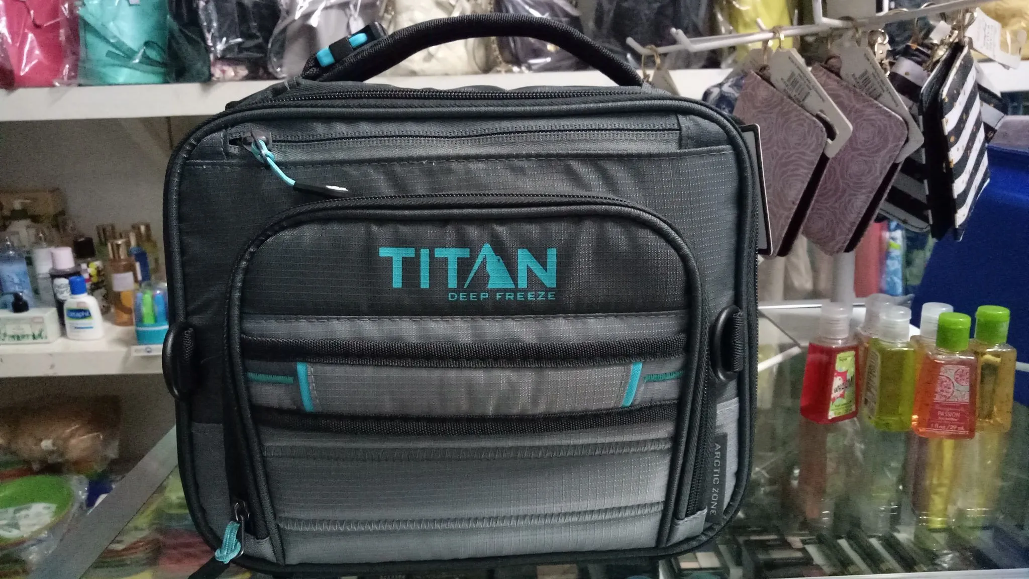 Titan Deep Freeze Expandable Lunch Box with 2 Ice Walls COLOR GRAY/TEAL