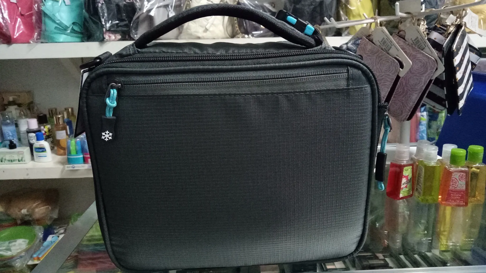 Titan Deep Freeze Expandable Lunch Box with 2 Ice Walls COLOR GRAY/TEAL